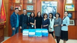 bo doi bien phong hue trao 50 trieu tien qua cho ba con vung giap bien lao