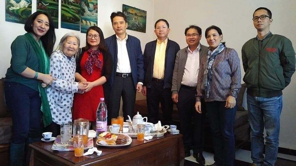 Thăm gia đình gốc Việt giàu truyền thống dân tộc tại Angieria dai su nguyen thanh vinh muon giu gin truyen thong dan toc trong gia dinh goc viet tai angieria