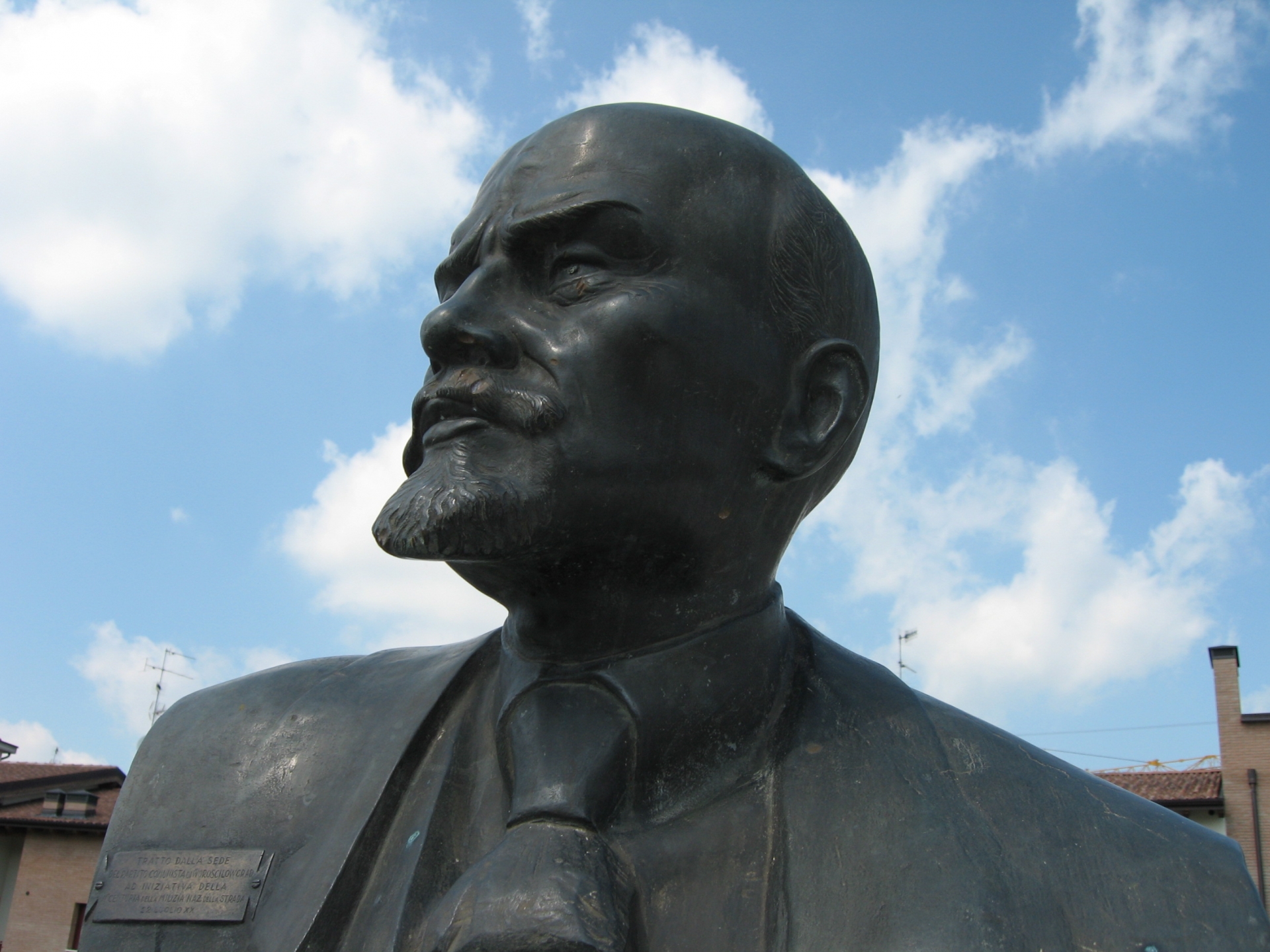Nghệ An và Ulyanovsk (Nga) xây dựng tượng đài Lenin tại thành phố Vinh nghe an dau tu hon 8 ty xay dung tuong dai lenin tai thanh pho vinh