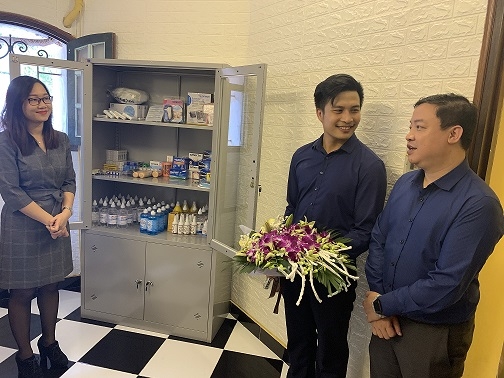 SPIR và REI-VN trao tặng nhiều trang thiết bị phục vụ phòng y tế VUFO spir va rei vn trao tang nhieu trang thiet bi phuc vu phong y te vufo