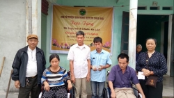 sen vang berlin trao qua cho nguoi khuyet tat tai hai duong