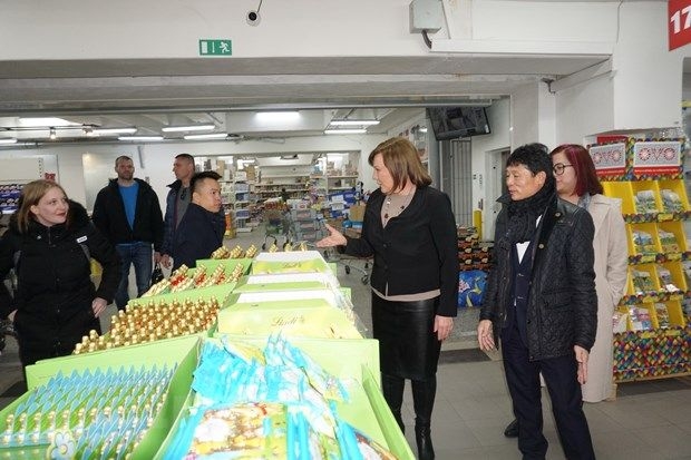Kiều bào Việt Nam tại Séc hợp tác triển khai luật EET giai đoạn 1 và 2 kieu bao viet nam tai sec hop tac trien khai eet