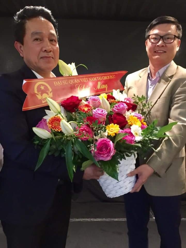 Berlin ra mắt Ban chấp hành Câu lạc bộ Báo chí đầu tiên của người Việt ở nước ngoài berlin ra mat ban chap hanh cau lac bo bao chi dau tien cua nguoi viet o nuoc ngoai