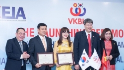 hoi phat tu viet nam tai han quoc tham va tang qua trung tam cach ly nguoi tu vung dich tro ve