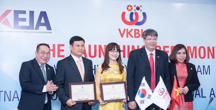 Ra mắt Ban chấp hành nhóm các trí thức, chuyên gia Việt Nam và Hàn Quốc ra mat ban chap hanh vkeia