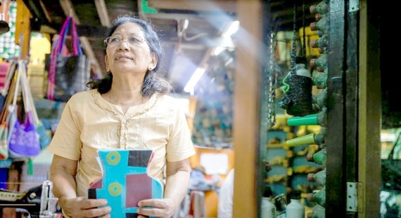 Đồ thủ công mỹ nghệ và các sản phẩm thời trang được tái chế từ hàng ngàn tấn rác thải chuchu design bien rac thai nhua thanh san pham co gia tri kinh te cao