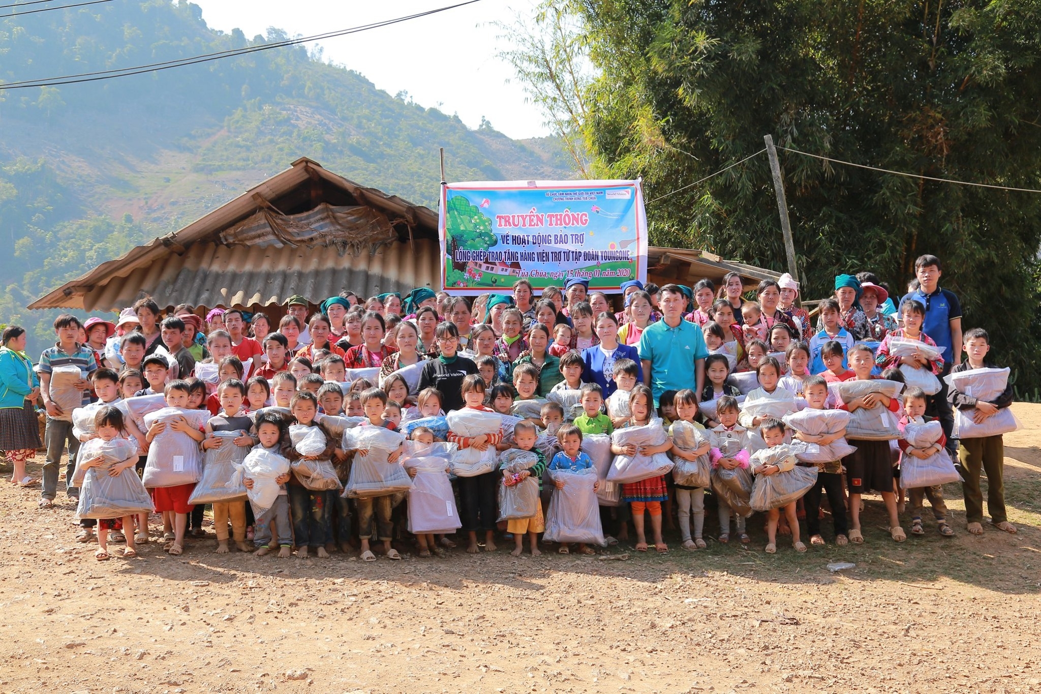 Tổ chức World Vision Vietnam trao 30 con bò giống cho người dân Điện Biên tam nhin the gioi world vision vietnam trao 30 con bo giong cho nguoi dan dien bien