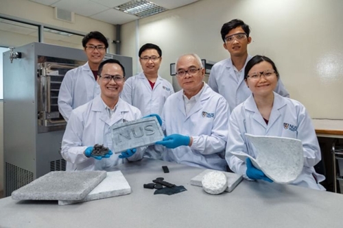 Nhóm nhà khoa học Singapore gốc Việt tái chế lốp xe phế liệu thành vật liệu có tính ứng dụng cao nhom nha khoa hoc singapore goc viet tai che lop xe phe lieu thanh vat lieu co tinh ung dung cao
