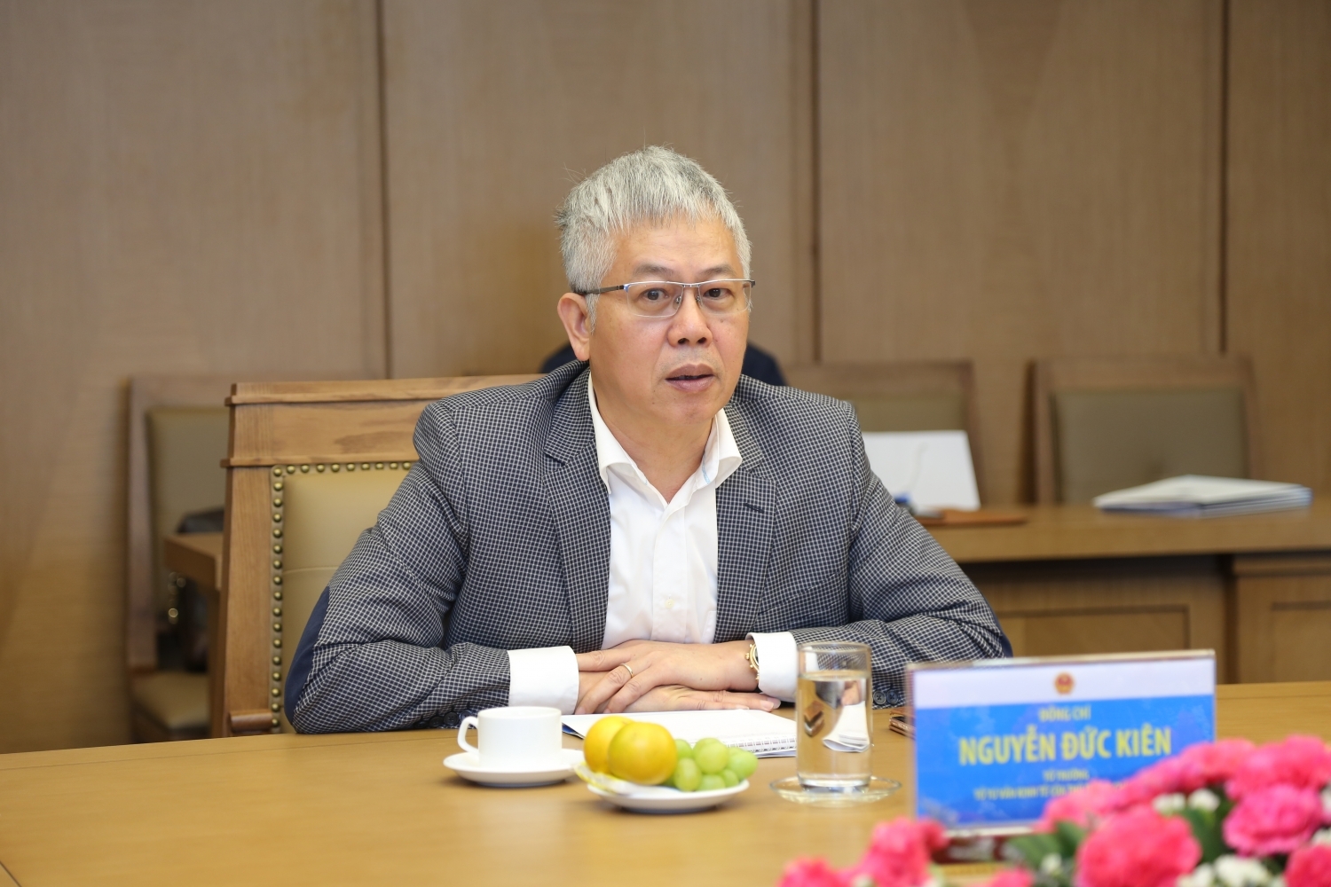 Tổ trưởng Tổ tư vấn kinh tế của Thủ tướng, ông Nguyễn Đức Kiên phát biểu tại buổi làm việc. to truong to tu van kinh te cua thu tuong ong nguyen duc kien phat bieu tai buoi lam viec