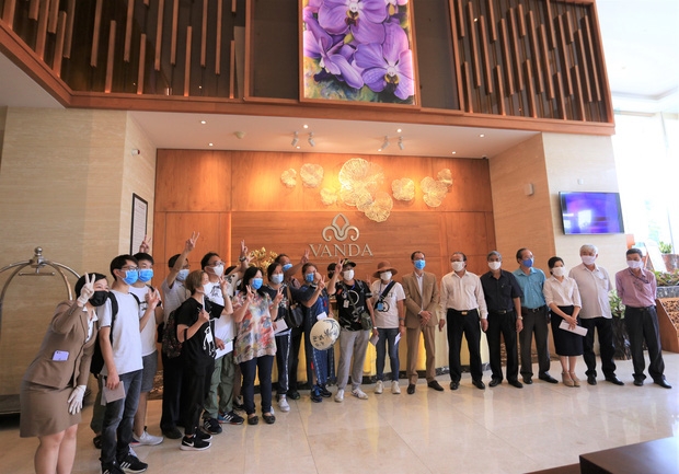 29 du khách Hồng Kông gửi lời cảm ơn Đà Nẵng sau khi hết cách ly COVID-19 29 du khach hong kong gui loi cam on da nang sau khi het cach ly covid 19