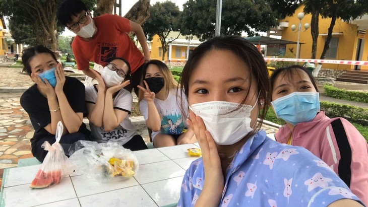 Du học sinh Việt Nam từ Thụy Sĩ cảm thấy biết ơn vì mang trên mình tấm hộ chiếu xanh du hoc sinh viet nam tu thuy si cam thay biet on vi mang tren minh tam ho chieu xanh