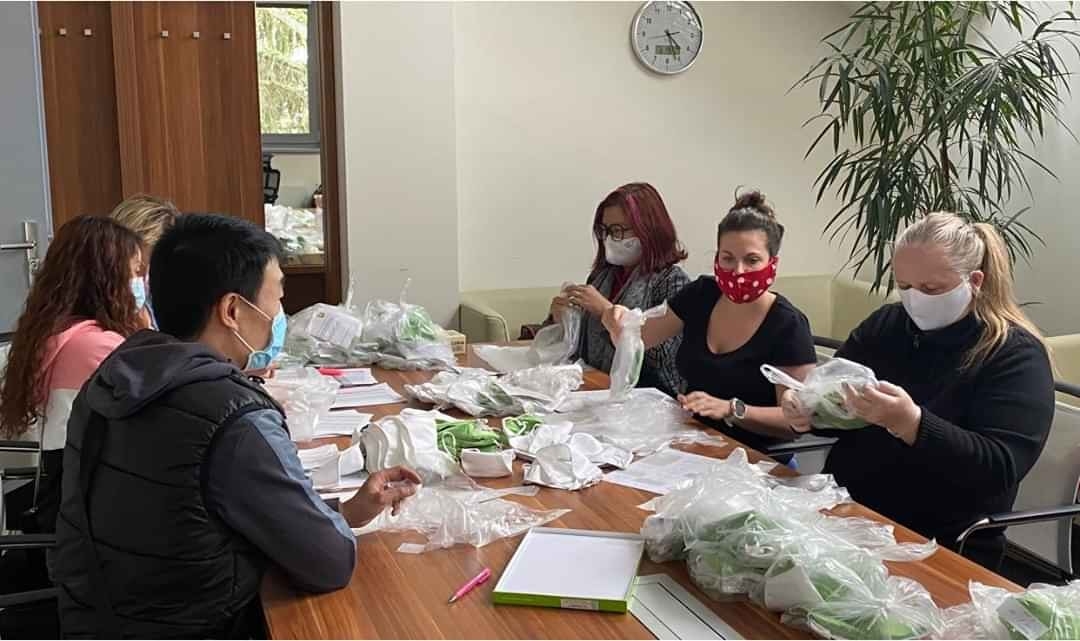 Cộng đồng người Việt là cộng đồng người nước ngoài duy nhất tại Séc hỗ trợ nước sở tại chống COVID-19 cong dong nguoi viet la cong dong nguoi nuoc ngoai duy nhat tai sec ho tro nuoc so tai chong covid 19