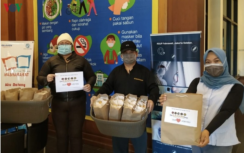 Công ty Việt tặng hơn 1000 chiếc bánh mì giúp các bác sĩ tại Indonesia chống COVID-19 cong ty viet tang hon 1000 chiec banh mi giup cac bac si tai indonesia chong covid 19