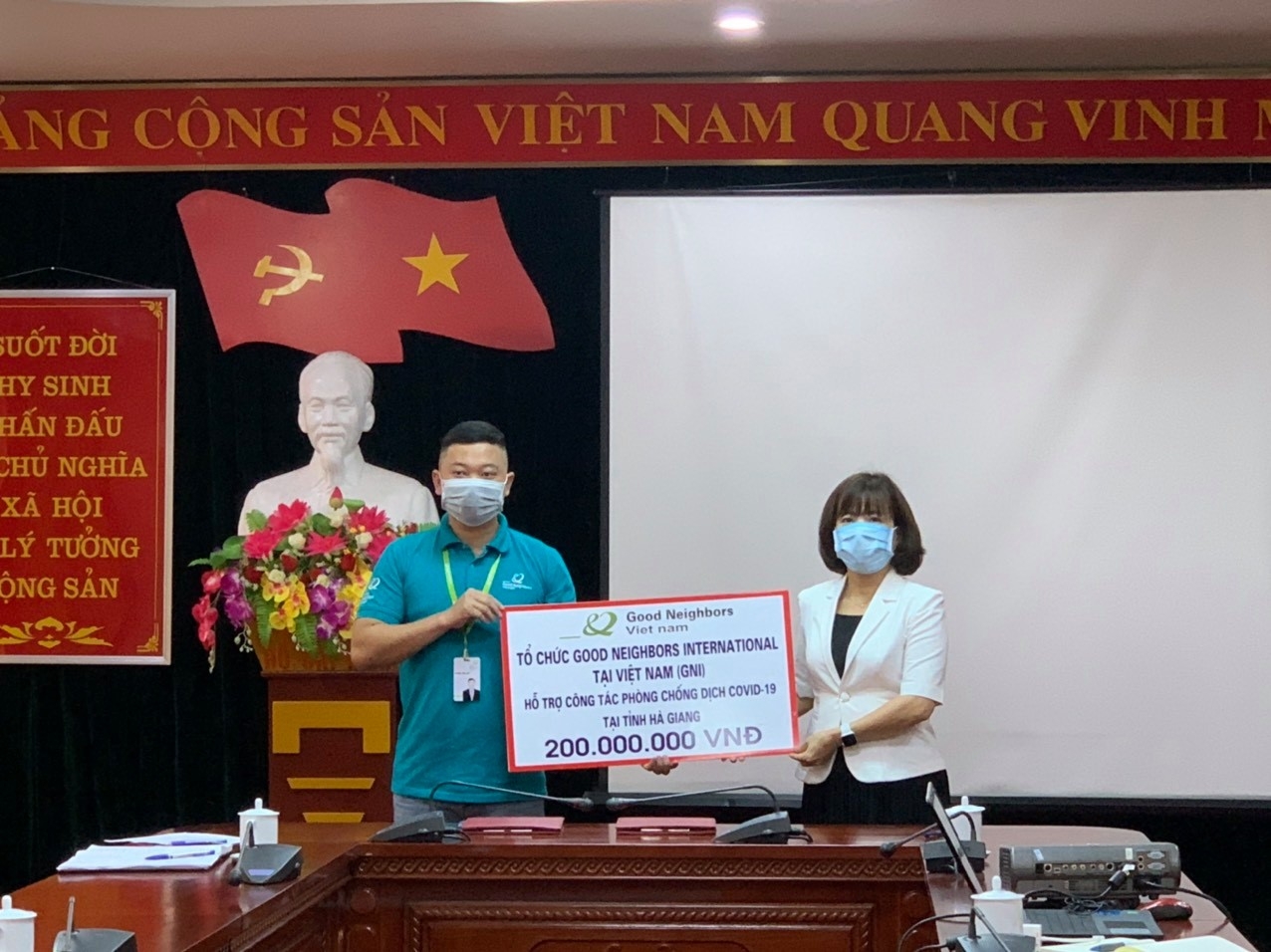 GNI hỗ trợ trang thiết bị y tế trị giá 200 triệu đồng giúp Hà Giang chống COVID-19 gni ho tro trang thiet bi y te tri gia 200 trieu dong giup ha giang chong covid 19