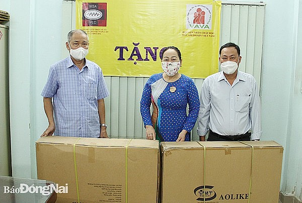 MSA VLC cùng VAVA bàn giao 10 chiếc xe lăn cho nạn nhân chất độc da cam/dioxin tại Đồng Nai MSA VLC cùng VAVA bàn giao 10 chiếc xe lăn cho nạn nhân chất độc da cam/dioxin tại Đồng Nai