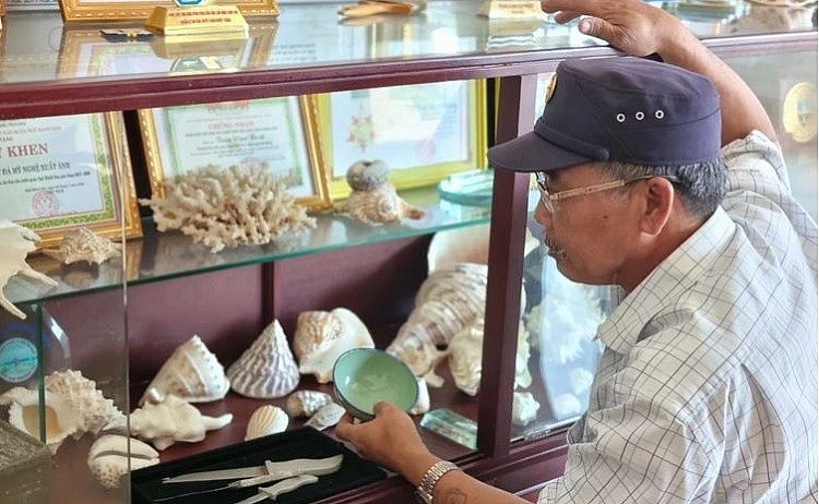 Người lính già xây cột mốc Trường Sa giữa lòng thành phố biển Người lính già xây cột mốc Trường Sa giữa lòng thành phố biển