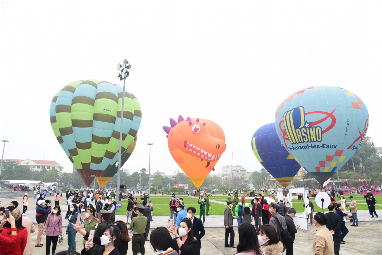 Tuyên Quang khai mạc lễ hội Khinh khí cầu quốc tế lần thứ I - 2022 Tuyên Quang khai mạc lễ hội Khinh khí cầu quốc tế lần thứ I - 2022