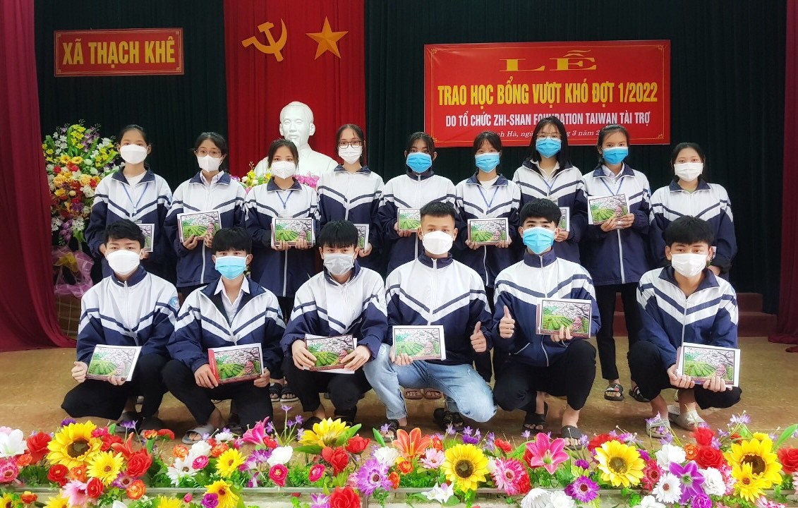 Zhi-Shan Foundation hỗ trợ hơn 650 đồng cho học sinh có hoàn cảnh khó khăn của Hà Tĩnh Zhi-Shan Foundation hỗ trợ hơn 650 đồng cho học sinh có hoàn cảnh khó khăn của Hà Tĩnh