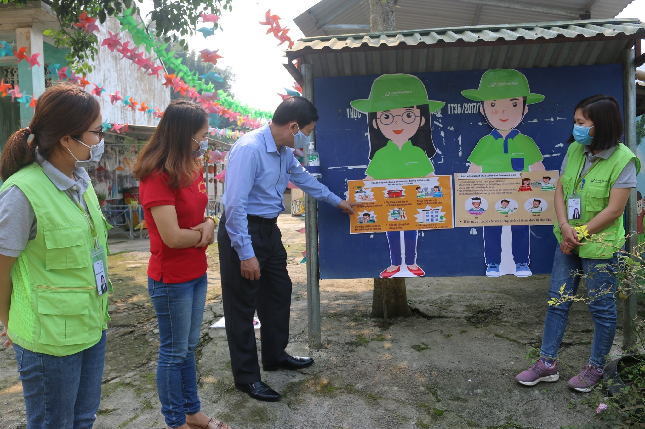 GNI hỗ trợ người dân Tân Lạc, Hòa Bình hơn 140 triệu đồng chống COVID-19 gni ho tro hon 140 trieu dong giup nguoi dan tan lac hoa binh chong covid 19
