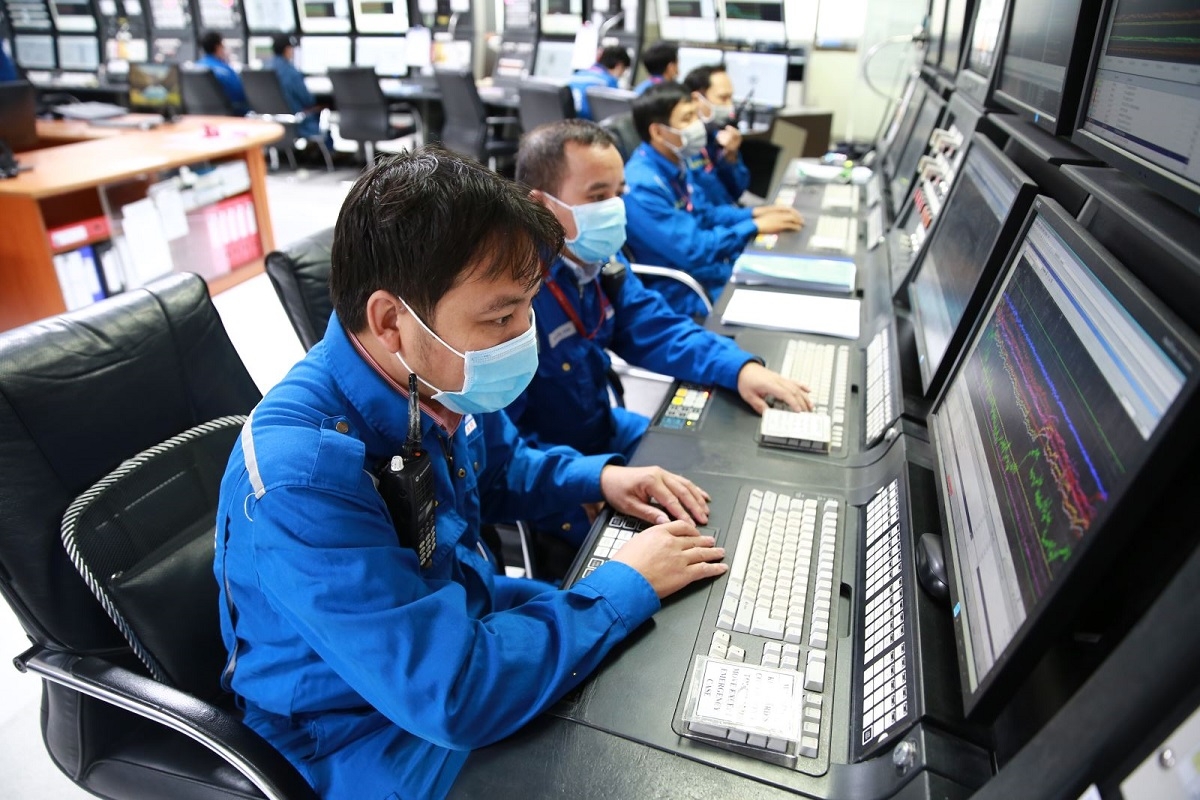 lao dong toan nganh dau khi cung dong long vuot gian kho mua covid 19