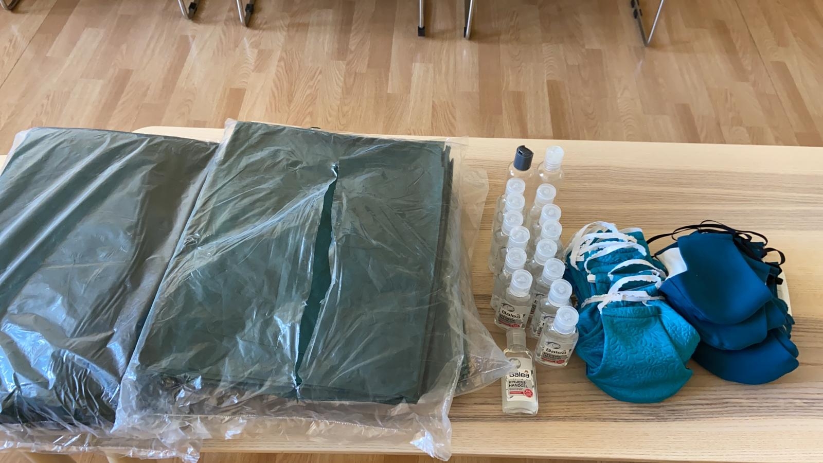 Sen vàng Berlin trao hơn 3000 khẩu trang giúp Đức chống COVID-19 sen vang berlin trao hon 3000 khau trang giup duc chong covid 19