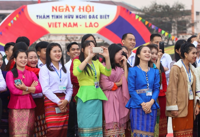 Quảng Trị hỗ trợ 135 sinh viên Lào yên tâm học tập trong mùa COVID-19 quang tri ho tro 135 sinh vien lao yen tam hoc tap trong mua covid 19