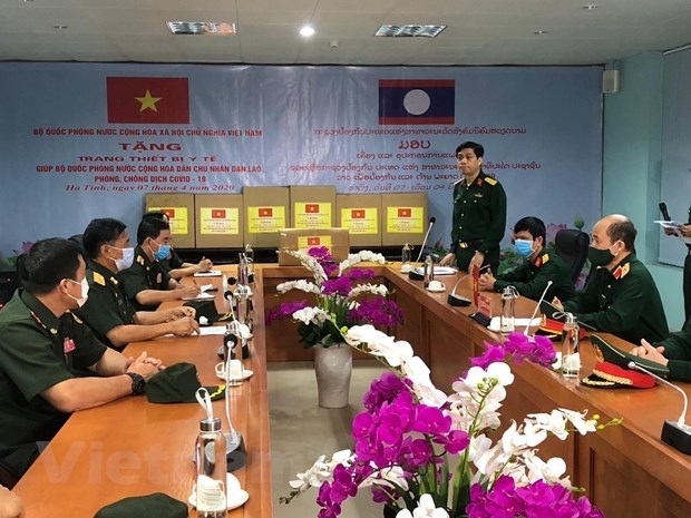 Bộ Quốc phòng Việt Nam cử 9 chuyên gia y tế giúp Lào chống COVID-19 bo quoc phong viet nam cu 9 chuyen gia y te giup lao chong covid 19