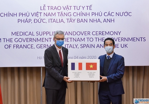 Việt Nam tặng 550.000 khẩu trang cho 5 nước châu Âu chống COVID-19 viet nam tang 550000 khau trang cho 5 nuoc chau au chong covid 19