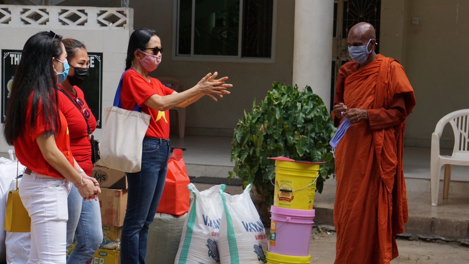 Hội phụ nữ Việt Nam tại Tanzania trao tặng nhu yếu phẩm cho trại trẻ mồ côi Chanika Children's Home hoi phu nu viet nam tai tanzania trao tang nhu yeu pham cho trai tre mo coi chanika childrens home