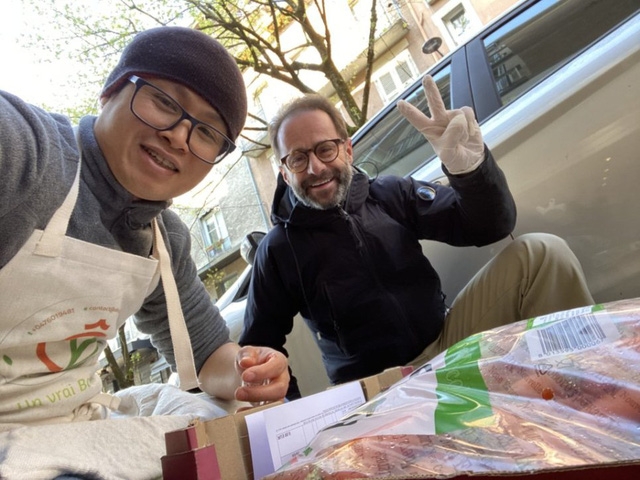 dau bep goc viet nau hang tram to bun bo giup cac y bac si phap chong covid 19