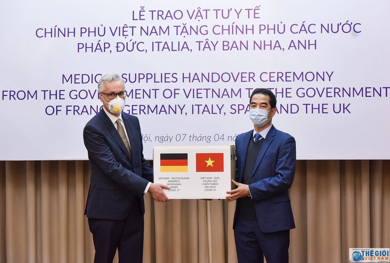 Bạn bè nước ngoài cảm kích tinh thần đoàn kết quốc tế của Việt Nam trong chống dịch COVID-19 mot viet nam tu trung uong den dia phuong cung dong long chong dich covid 19
