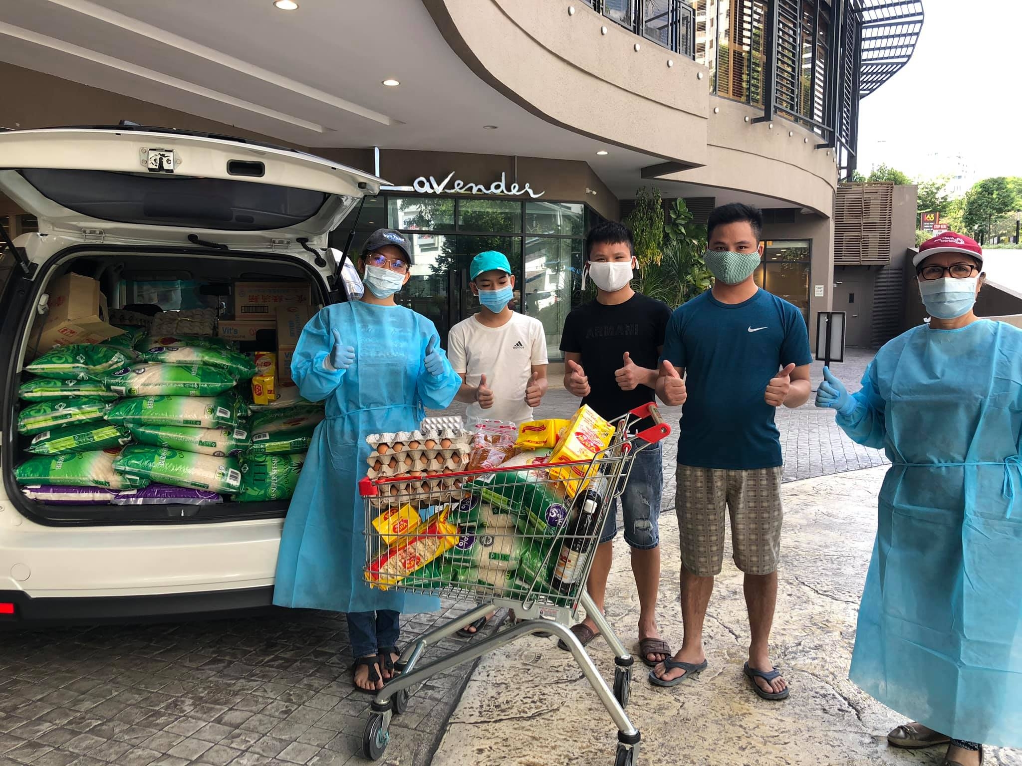 Câu lạc bộ Phụ nữ Việt Nam tại Malaysia tài trợ hàng trăm suất quà cho người lao động gốc Việt cau lac bo phu nu viet nam tai malaysia tai tro hang tram suat qua cho nguoi lao dong goc viet