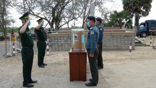 Biên phòng các tỉnh giáp biên tích cực giúp Lào, Campuchia chống COVID-19 bien phong cac tinh giap bien tich cuc giup lao campuchia chong covid 19