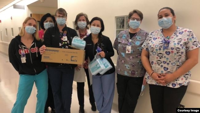 Các tiệm nail gốc Việt tài trợ hàng trăm nghìn bộ đồ bảo hộ cho người Mỹ chống COVID-19 cac tiem nail goc viet tai tro hang tram nghin bo do bao ho cho nguoi my chong covid 19