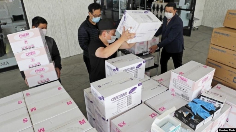 Các tiệm nail gốc Việt tài trợ hàng trăm nghìn bộ đồ bảo hộ cho người Mỹ chống COVID-19 cac tiem nail goc viet tai tro hang tram nghin bo do bao ho cho nguoi my chong covid 19