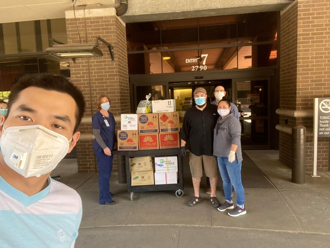 Người Việt ở Kansas, Mỹ may khẩu trang 14 tiếng/1 ngày để làm tình nguyện chống Covid-19 nguoi viet o kansas my may khau trang 14 tieng1 ngay de lam tinh nguyen chong covid 19