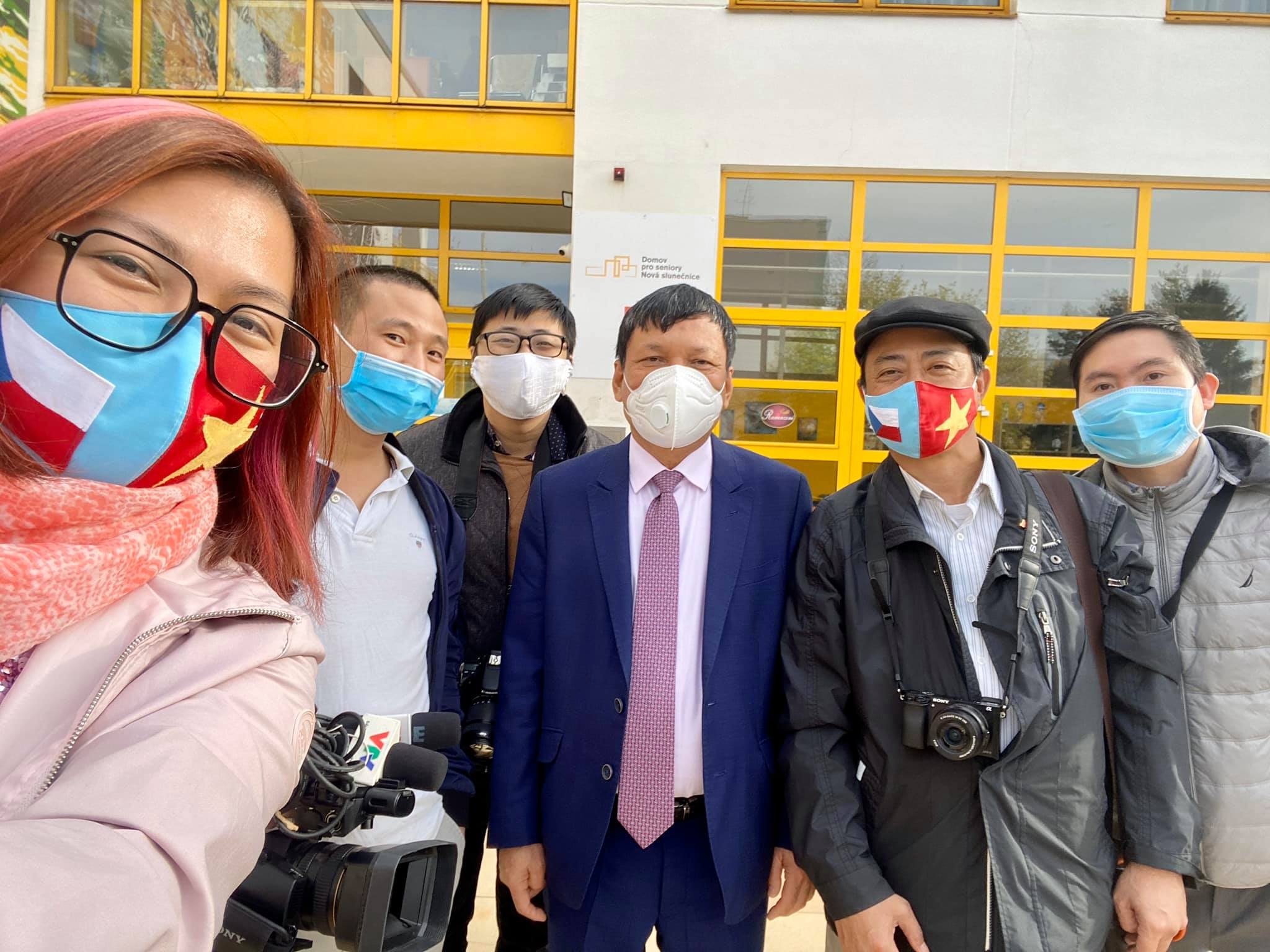 Tình hữu nghị Việt - Séc được nhân đôi từ những nghĩa cử cao đẹp của cộng đồng người Việt lanh dao cong hoa sec tinh ban hai nuoc duoc nhan doi tu nhung nghia cu cao dep cua cong dong nguoi viet