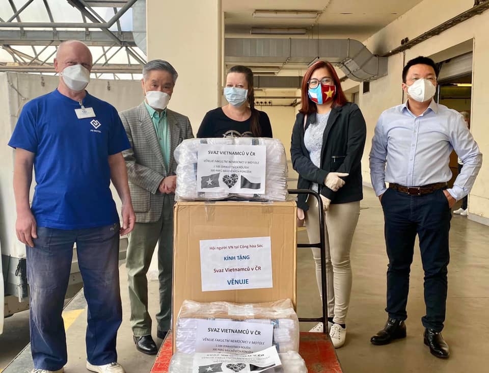 Tình hữu nghị Việt - Séc được nhân đôi từ những nghĩa cử cao đẹp của cộng đồng người Việt lanh dao cong hoa sec tinh ban hai nuoc duoc nhan doi tu nhung nghia cu cao dep cua cong dong nguoi viet