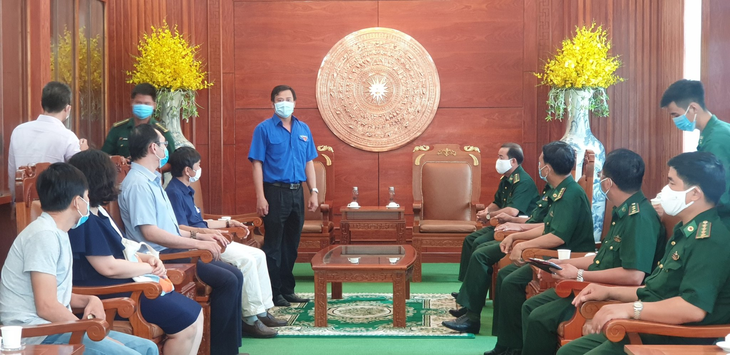 VKEIA tặng khẩu trang, vật tư y tế giúp lực lượng tuyến đầu Tây Ninh chống dịch COVID-19 vkeia tang gan 10000 khau trang va nhieu vat tu y te giup luc luong tuyen dau tay ninh chong dich covid 19