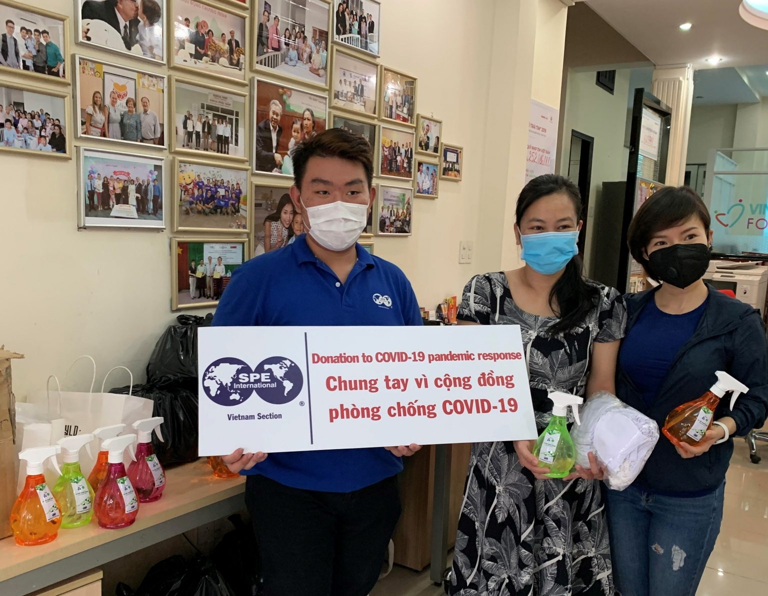 spe ung ho 600 khau trang va 200 lo nuoc rua tay toi benh vien dai hoc y duoc thanh pho ho chi minh