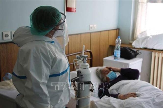 COVID-19: Thế giới có 2,3 triệu ca bệnh, châu Âu có trên 100.000 người tử vong covid 19 the gioi co 23 trieu ca benh chau au co tren 100000 nguoi tu vong