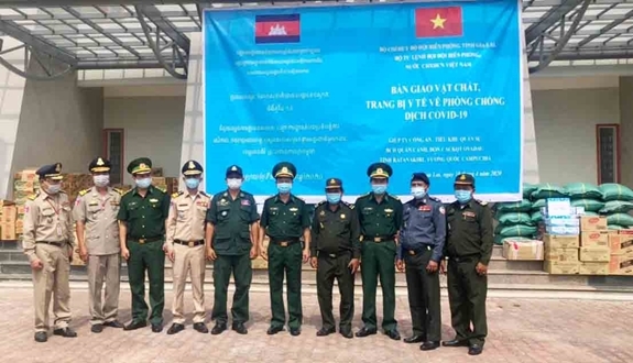 Biên phòng Gia Lai, Đồng Tháp hỗ trợ Campuchia chống COVID-19 bien phong gia lai dong thap ho tro campuchia chong covid 19