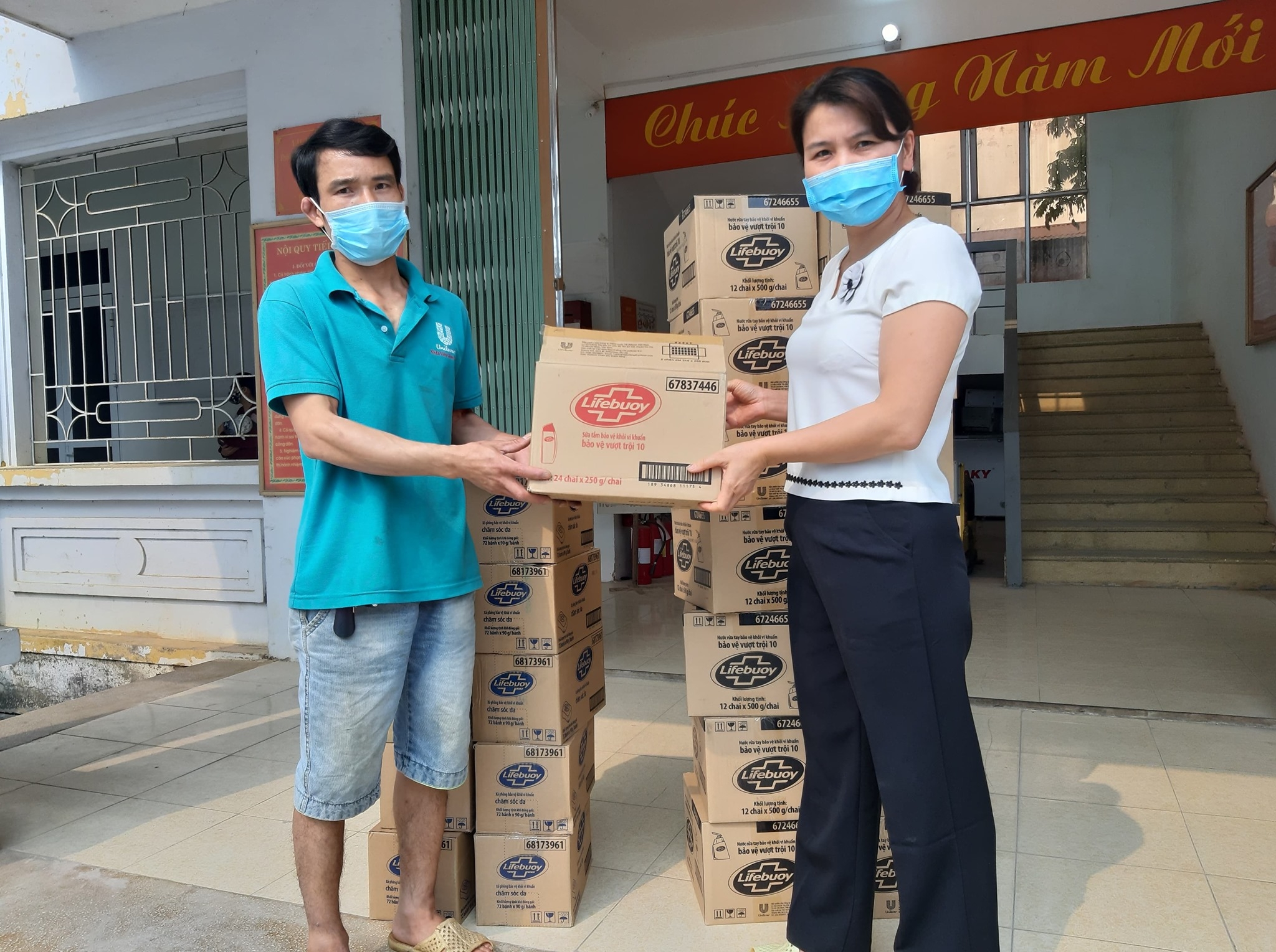 HKI tài trợ 760 bánh xà phòng và 168 chai nước rửa tay giúp Lai Châu chống COVID-19 hki tai tro 760 banh xa phong va 168 chai nuoc rua tay giup lai chau chong covid 19