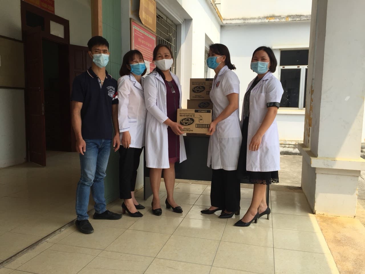 HKI tài trợ 760 bánh xà phòng và 168 chai nước rửa tay giúp Lai Châu chống COVID-19 hki tai tro 760 banh xa phong va 168 chai nuoc rua tay giup lai chau chong covid 19