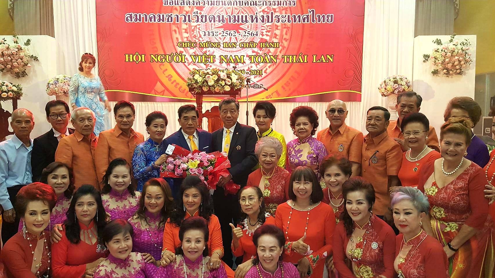 Hội người Việt Nam toàn Thái ủng hộ 860.000 Baht giúp quê hương chống COVID-19 hoi nguoi viet nam toan thai ung ho 860000 baht giup que huong chong covid 19