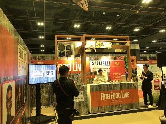 Doanh nghiệp Việt Nam tại Singapore tài trợ suất ăn miễn phí cho người Việt và y bác sĩ nước sở tại dai su quan viet nam tai singapore ho tro suat an mien phi cho cong dan viet nam va y bac si nuoc so tai chong covid 19