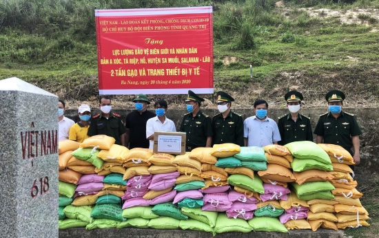 Điện Biên, Quảng Trị tặng gạo và vật tư y tế hỗ trợ Lào chống dịch COVID-19 dien bien quang tri tang gao va vat tu y te ho tro lao chong dich covid 19