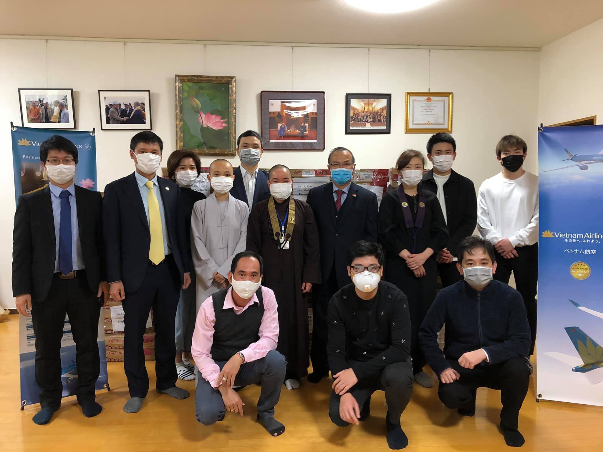 Đại sứ quán Việt Nam tại Nhật hỗ trợ 100 thùng mỳ tôm cho công dân Việt tại Fukushima gặp khó khăn vì COVID-19 dai su quan viet nam tai nhat ho tro 100 thung my tom cho cong dan viet tai fukushima gap kho khan vi covid 19