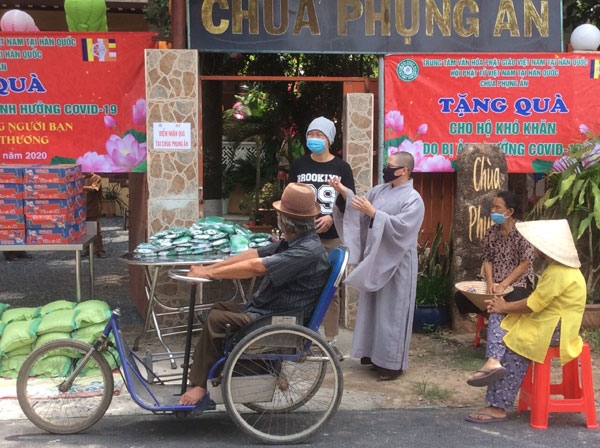 Hội Phật tử Việt Nam tại Hàn Quốc trao quà cho bà con khó khăn tại Củ Chi, thành phố Hồ Chí Minh chống COVID-19 hoi phat tu viet nam tai han quoc trao qua cho ba con kho khan tai cu chi thanh pho ho chi minh chong covid 19