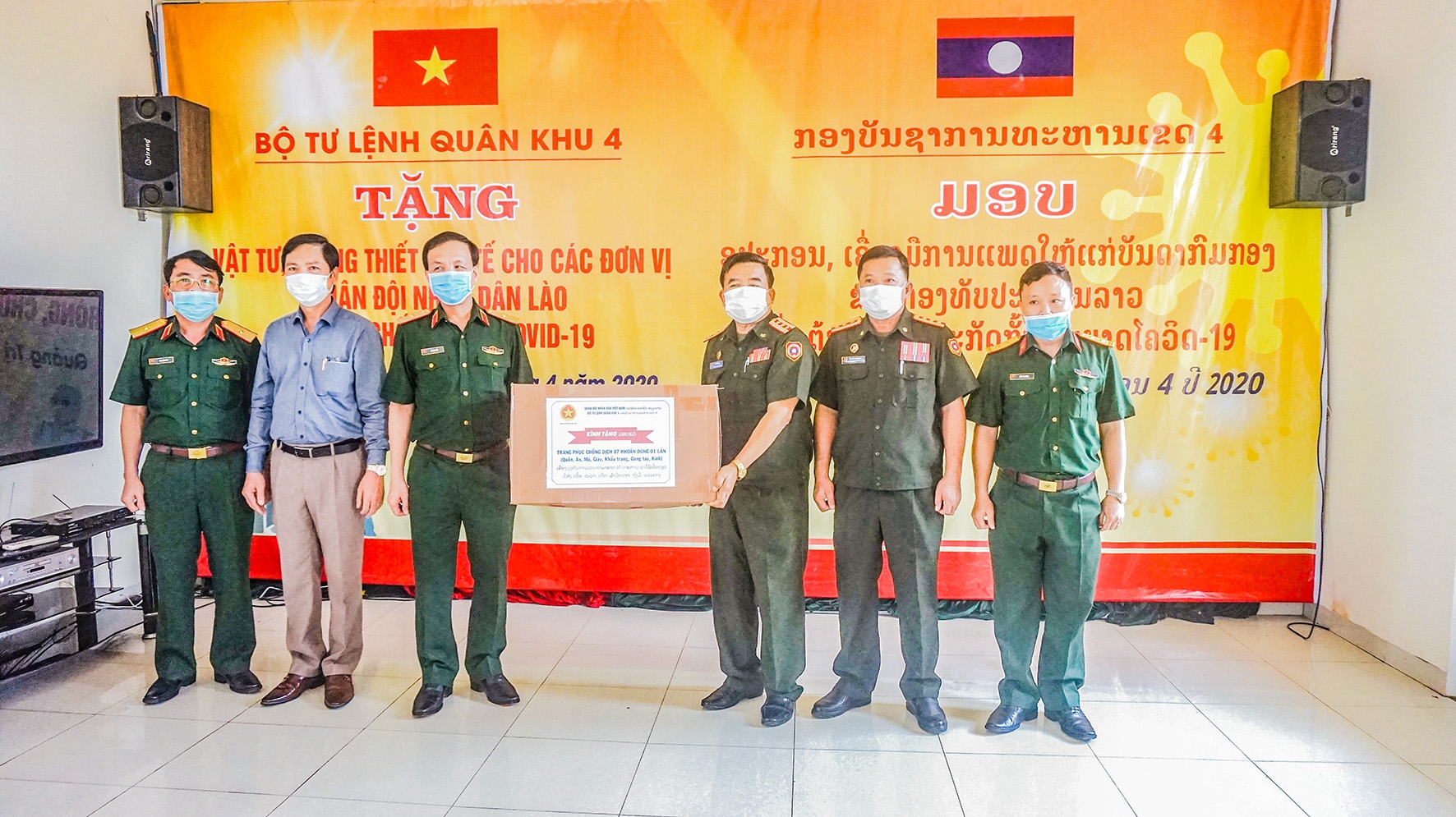 Quân khu 4 trao hơn 2 tỷ đồng tiền vật tư y tế hỗ trợ Lào chống COVID-19 quan khu 4 trao hon 2 ty dong tien vat tu y te ho tro lao chong covid 19
